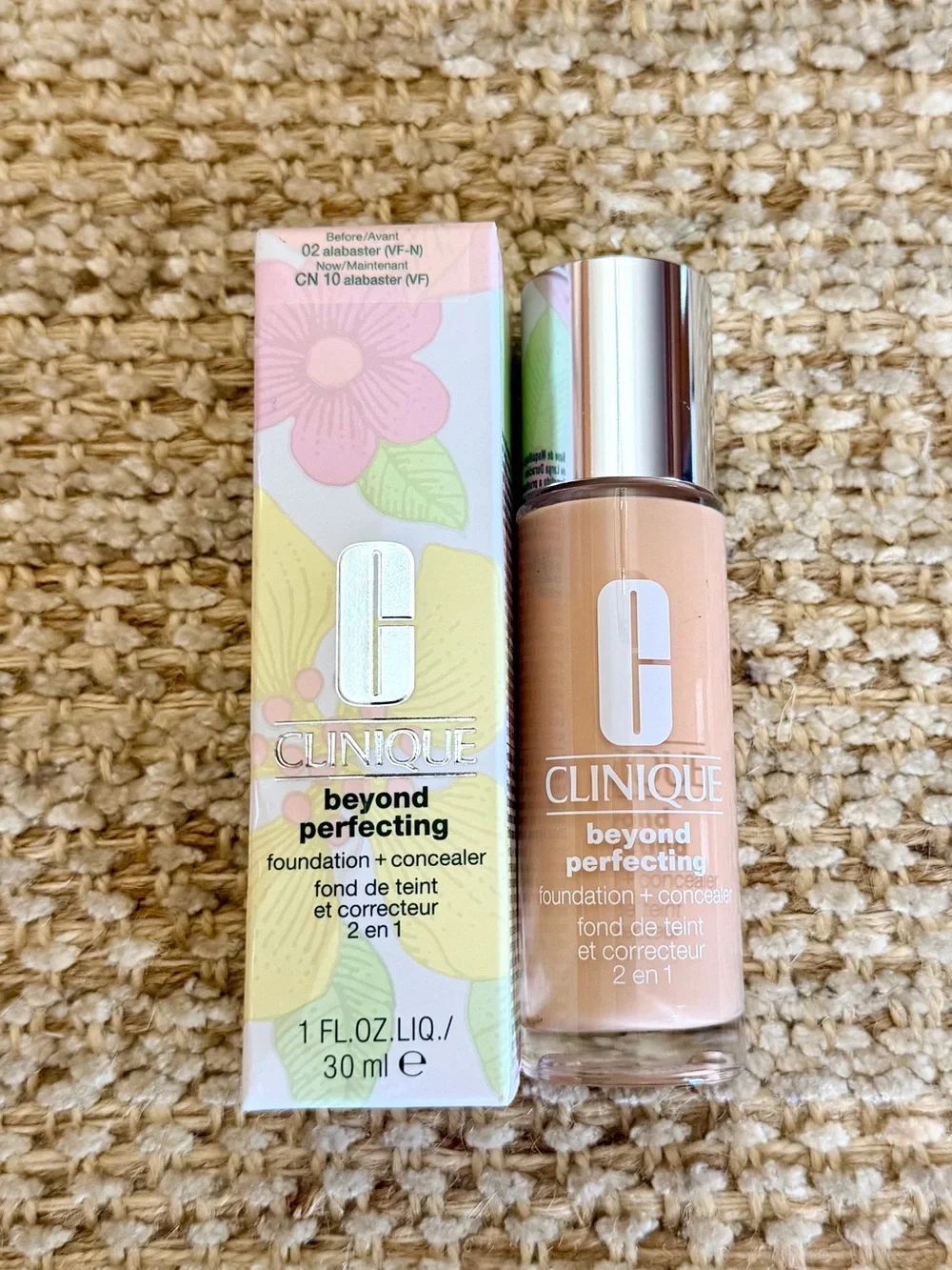 Clinique Beyond Perfecting Foundation + Concealer - Alabaster (Light Beige)